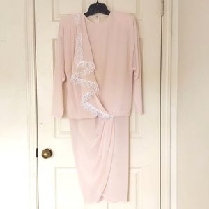 Vintage Long sleeve loose fit dress with Lace design.